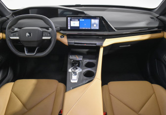 Подержанный автомобиль Changan UNI-V 2023 года (13 фото)