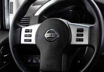 Подержанный автомобиль Nissan Pathfinder 2012 года (11 фото)