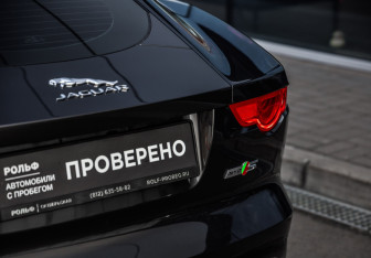 Подержанный автомобиль Jaguar F-Type Coupe 2016 года (12 фото)