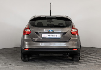 Подержанный автомобиль Ford Focus Hatchback 2012 года (6 фото)