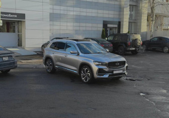 Подержанный автомобиль Geely Monjaro 2024 года (3 фото)