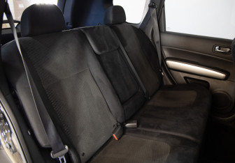 Подержанный автомобиль Nissan X-Trail 2013 года (12 фото)
