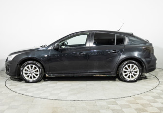 Подержанный автомобиль Chevrolet Cruze Hatchback 2013 года (8 фото)