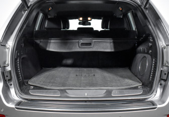 Подержанный автомобиль Jeep Grand Cherokee 2013 года (19 фото)