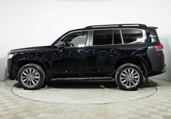 Подержанный автомобиль Toyota Land Cruiser Suv 2021 года (8 фото)