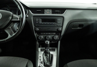 Подержанный автомобиль Skoda Octavia Liftback 2014 года (14 фото)