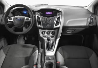 Подержанный автомобиль Ford Focus Sedan 2011 года (13 фото)