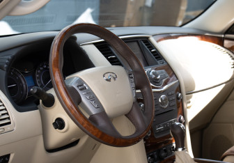 Подержанный автомобиль Infiniti QX80 2015 года (18 фото)