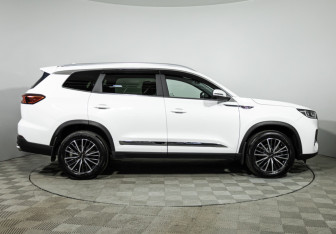 Подержанный автомобиль Chery Tiggo 8 Pro Max 2023 года (4 фото)