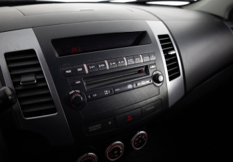 Подержанный автомобиль Mitsubishi Outlander 2006 года (7 фото)