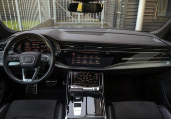 Подержанный автомобиль Audi Q8 2019 года (11 фото)