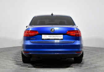 Подержанный автомобиль Volkswagen Jetta Sedan 2018 года (6 фото)