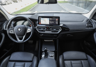 Подержанный автомобиль BMW X3 2021 года (14 фото)
