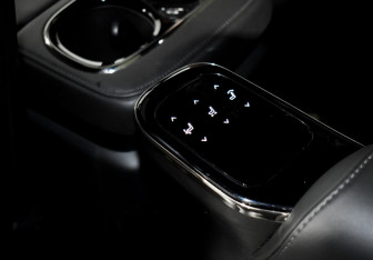 Подержанный автомобиль GAC M8 2024 года (14 фото)