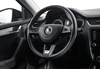 Подержанный автомобиль Skoda Octavia Wagon 2017 года (16 фото)