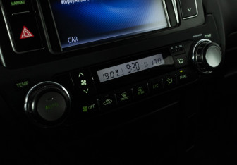 Подержанный автомобиль Toyota Land Cruiser Prado 2014 года (20 фото)