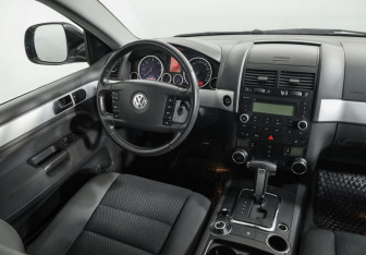 Подержанный автомобиль Volkswagen Touareg 2009 года (9 фото)