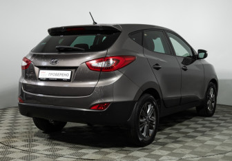 Подержанный автомобиль Hyundai ix35 2014 года (5 фото)