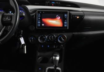 Подержанный автомобиль Toyota Hilux 2015 года (17 фото)