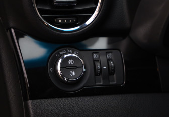 Подержанный автомобиль Chevrolet Orlando 2014 года (19 фото)