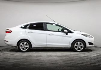 Подержанный автомобиль Ford Fiesta Sedan 2015 года (4 фото)