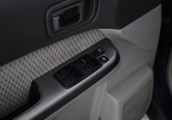 Подержанный автомобиль Nissan Patrol 2003 года (21 фото)