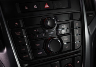 Подержанный автомобиль Opel Astra Hatchback 2012 года (18 фото)