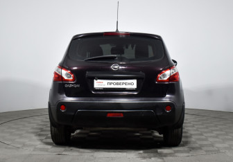 Подержанный автомобиль Nissan Qashqai 2010 года (6 фото)