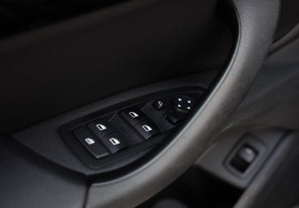 Подержанный автомобиль BMW X1 2019 года (21 фото)