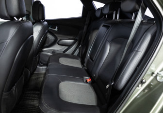 Подержанный автомобиль Hyundai ix35 2010 года (10 фото)