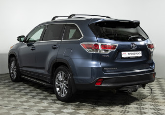 Подержанный автомобиль Toyota Highlander 2014 года (7 фото)
