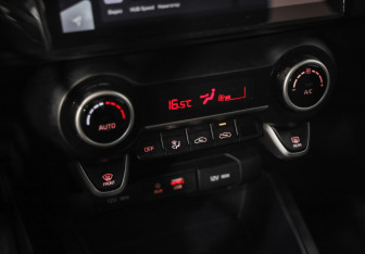 Подержанный автомобиль Kia Rio Hatchback 2017 года (15 фото)