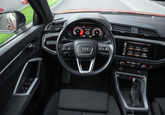 Подержанный автомобиль Audi Q3 2019 года (14 фото)