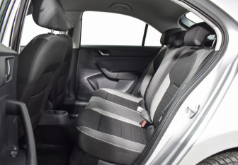 Подержанный автомобиль Skoda Rapid Liftback 2017 года (11 фото)