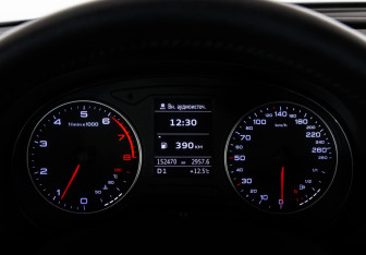 Подержанный автомобиль Audi A3 Sedan 2015 года (25 фото)