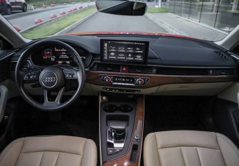 Подержанный автомобиль Audi A4 Sedan 2020 года (12 фото)