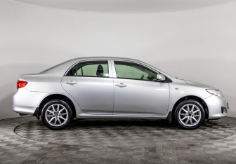 Подержанный автомобиль Toyota Corolla Sedan 2008 года (22 фото)