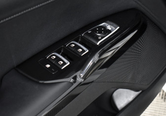 Подержанный автомобиль Kia K5 2020 года (10 фото)