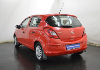 Подержанный автомобиль Opel Corsa 2012 года (7 фото)