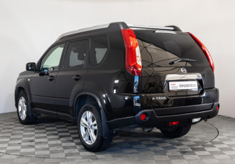 Подержанный автомобиль Nissan X-Trail 2013 года (7 фото)