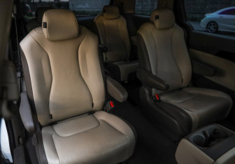 Подержанный автомобиль Kia Carnival 2021 года (29 фото)