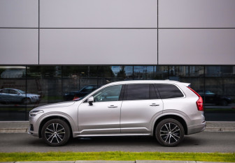 Подержанный автомобиль Volvo XC90 2021 года (9 фото)