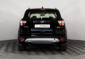 Подержанный автомобиль Ford Kuga 2018 года (6 фото)