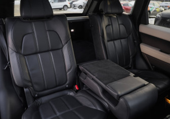 Подержанный автомобиль Land Rover Range Rover Sport 2016 года (32 фото)