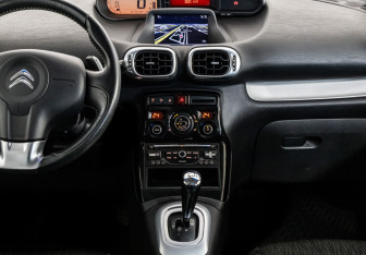 Подержанный автомобиль Citroen C3 Picasso 2013 года (14 фото)