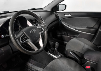 Подержанный автомобиль Hyundai Solaris Sedan 2012 года (9 фото)