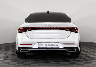 Подержанный автомобиль Kia K5 2022 года (8 фото)