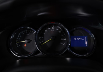 Подержанный автомобиль Renault Logan Sedan 2015 года (14 фото)