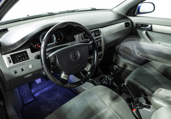 Подержанный автомобиль Chevrolet Lacetti Sedan 2006 года (11 фото)