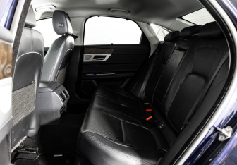 Подержанный автомобиль Jaguar XF Sedan 2016 года (26 фото)